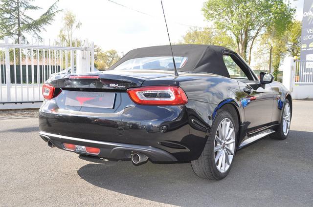 Fiat 124 Spider image 2
