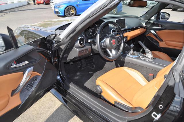 Fiat 124 Spider image 5