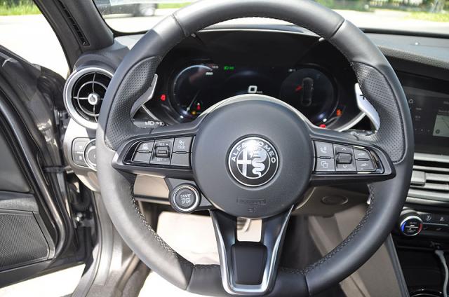 Alfa Romeo Giulia image 7