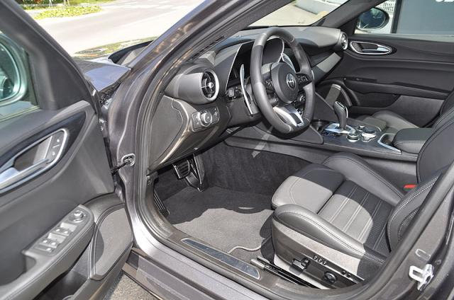Alfa Romeo Giulia image 2