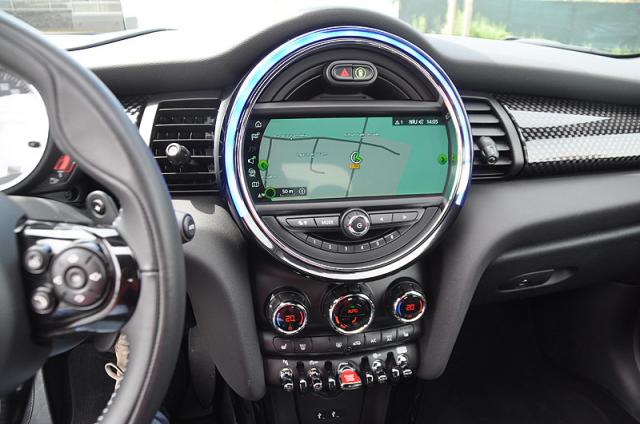 Mini Cooper S image 2