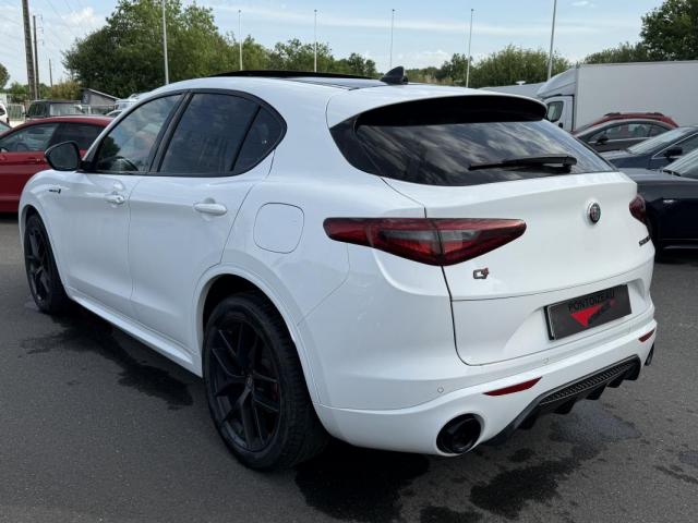 Alfa Romeo Stelvio image 9