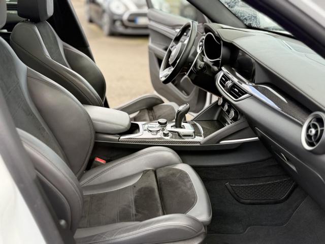 Alfa Romeo Stelvio image 4
