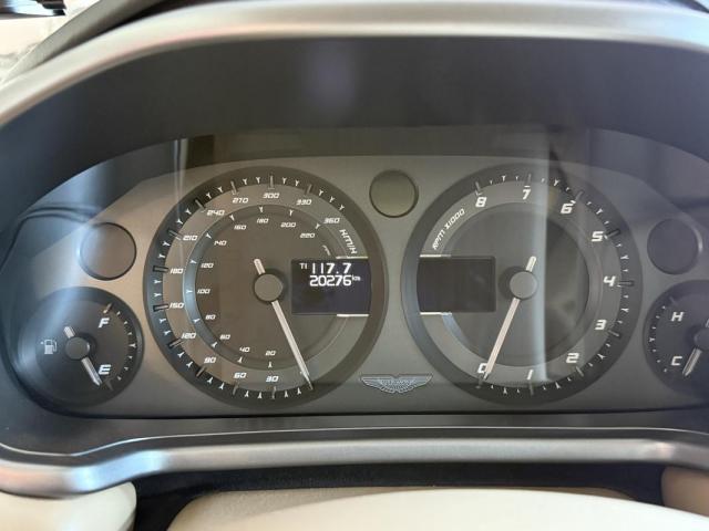 Aston Martin V12 Vanquish image 1