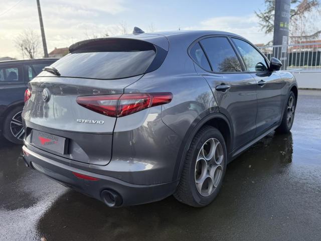 Alfa Romeo Stelvio image 4