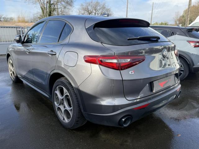 Alfa Romeo Stelvio image 2