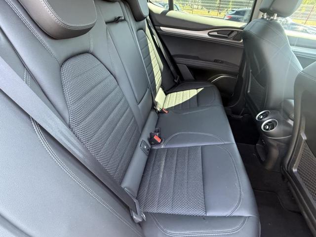 Alfa Romeo Stelvio image 2
