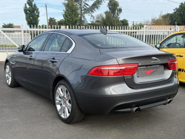 Jaguar Xe image 1