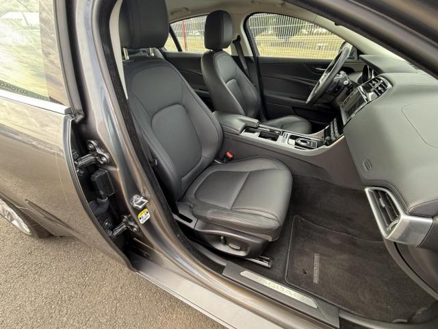 Jaguar Xe image 6