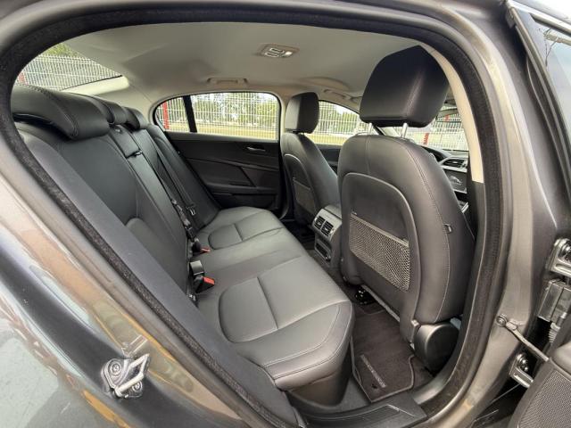 Jaguar Xe image 3