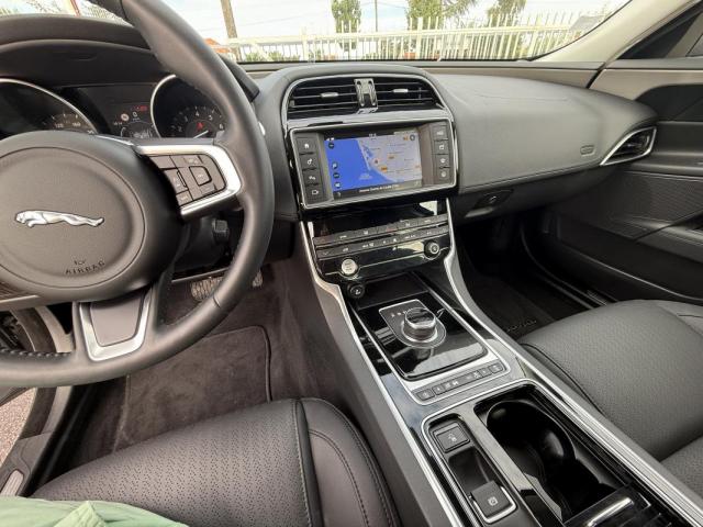 Jaguar Xe image 5