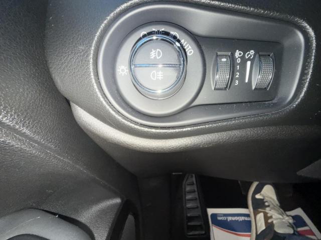 Jeep Renegade image 9