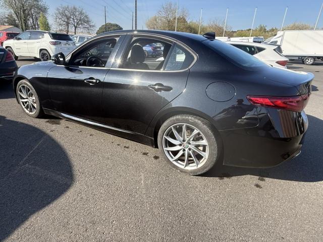 Alfa Romeo Giulia image 2