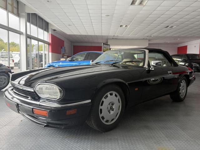 Jaguar Xjs image 1