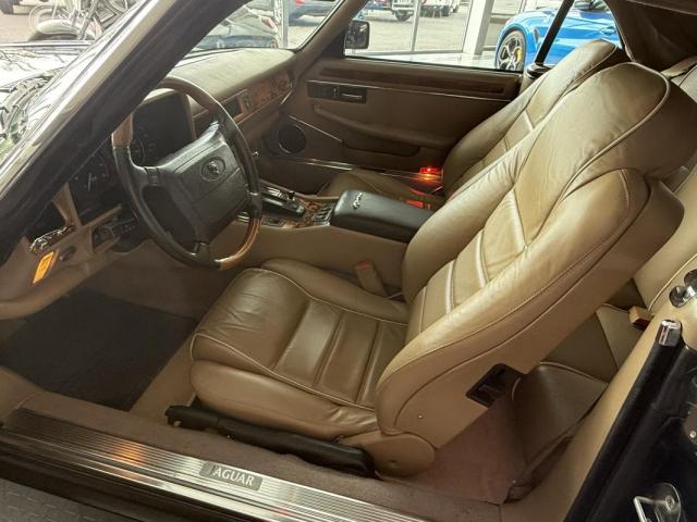 Jaguar Xjs image 2