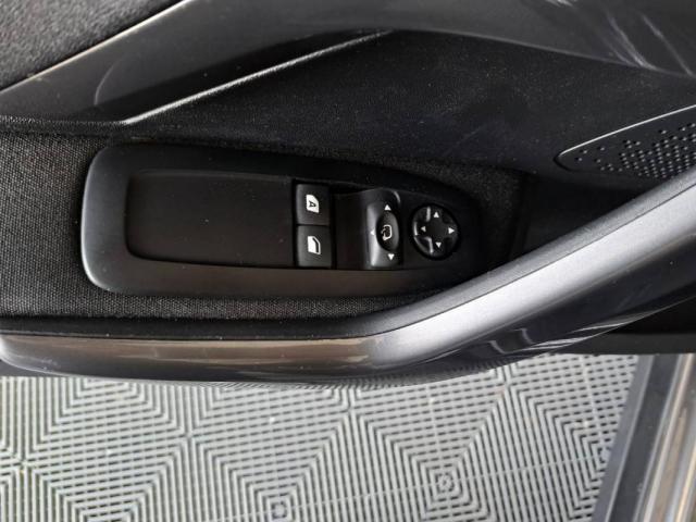 Peugeot 2008 image 2