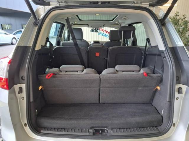 Ford C-Max image 8