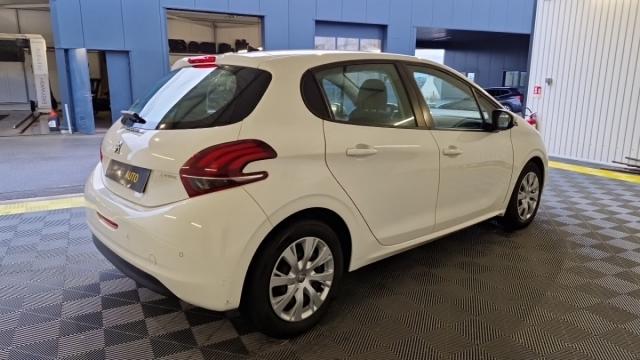 Peugeot 208 image 9