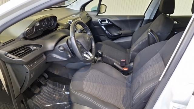 Peugeot 208 image 3
