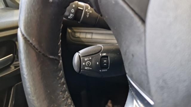 Peugeot 208 image 8