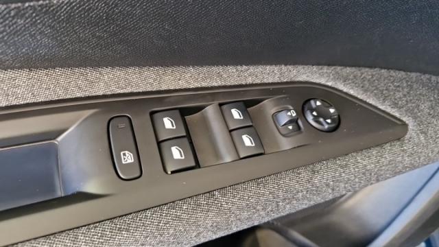 Peugeot 3008 image 1