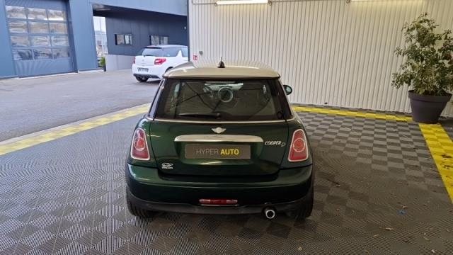 Mini Hatch image 4