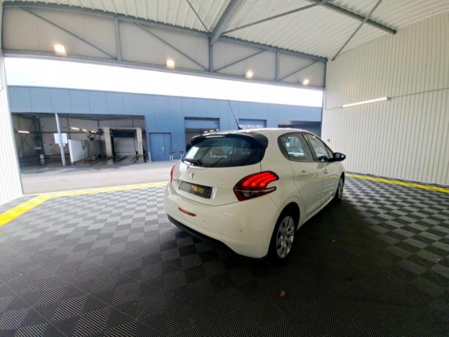 Peugeot 208 image 6
