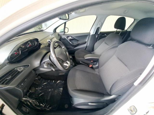 Peugeot 208 image 3