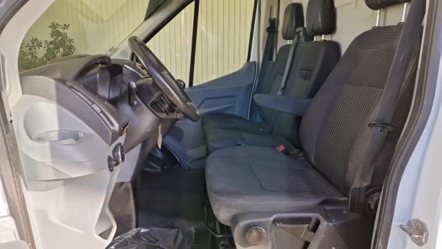 Ford Transit image 7