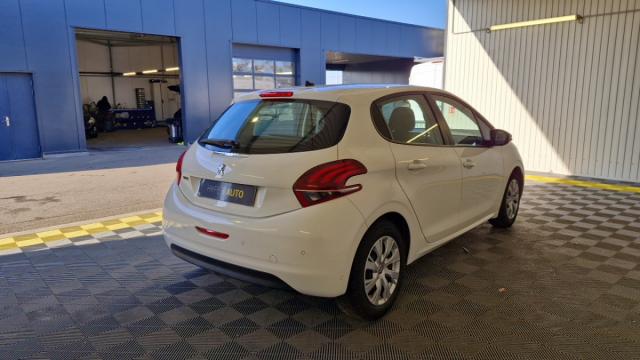 Peugeot 208 image 2