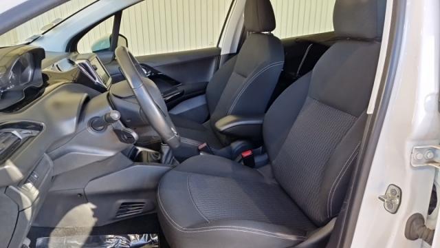 Peugeot 208 image 1