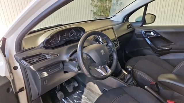 Peugeot 208 image 3