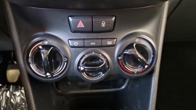 Peugeot 208 image 8