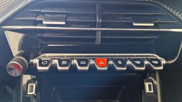 Peugeot 208 image 9