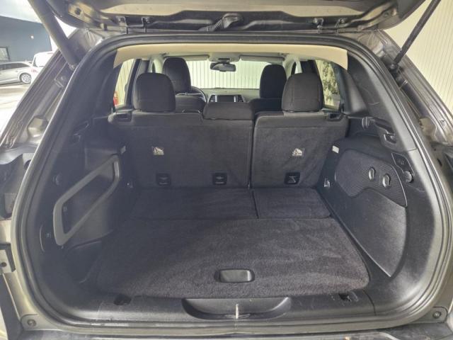 Jeep Cherokee image 5
