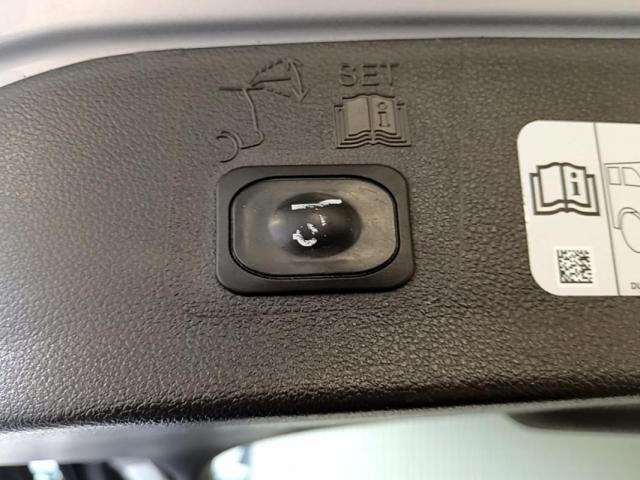 Ford Kuga image 9
