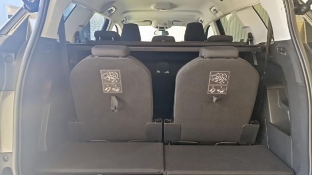 Peugeot 5008 image 2