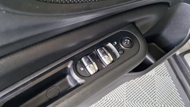 Mini Clubman image 9