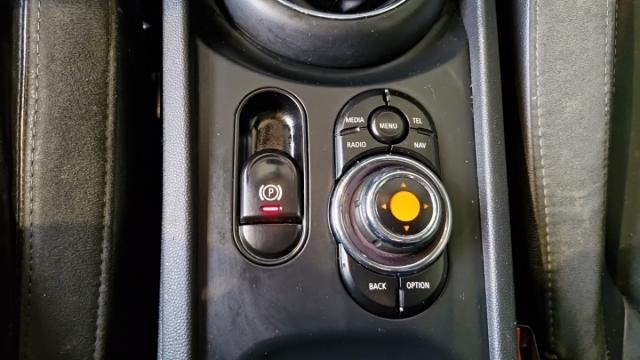 Mini Clubman image 3