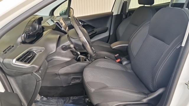 Peugeot 208 image 4