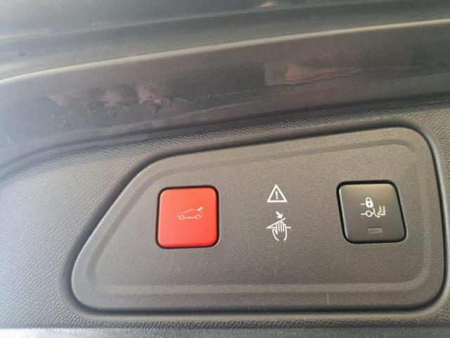 Peugeot 3008 image 2