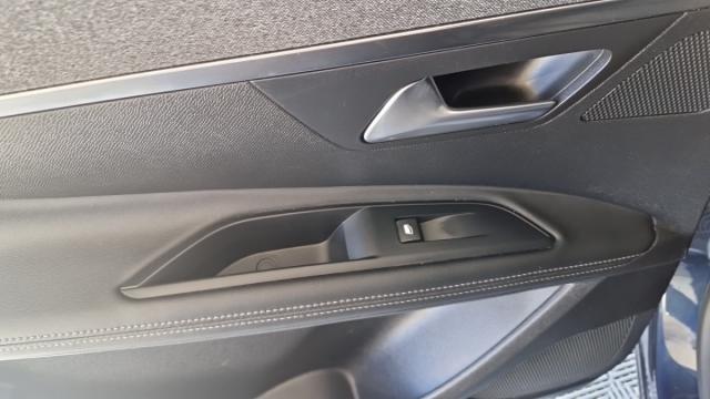 Peugeot 5008 image 1