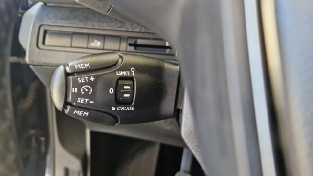 Peugeot 5008 image 2