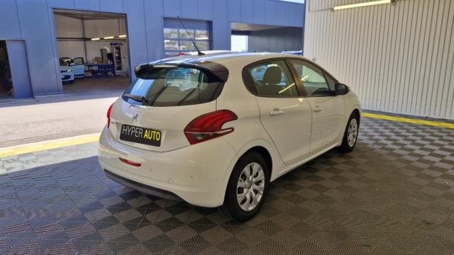 Peugeot 208 image 9