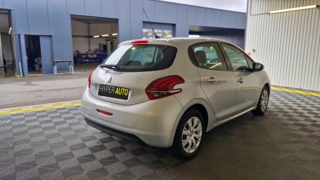 Peugeot 208 image 1
