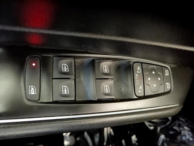 Renault Talisman Estate image 3