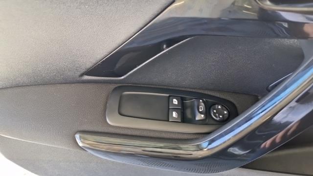 Peugeot 208 image 6