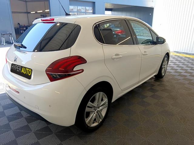 Peugeot 208 image 2