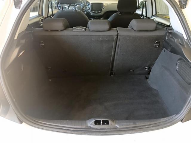 Peugeot 208 image 3