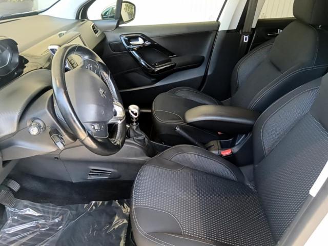 Peugeot 208 image 8